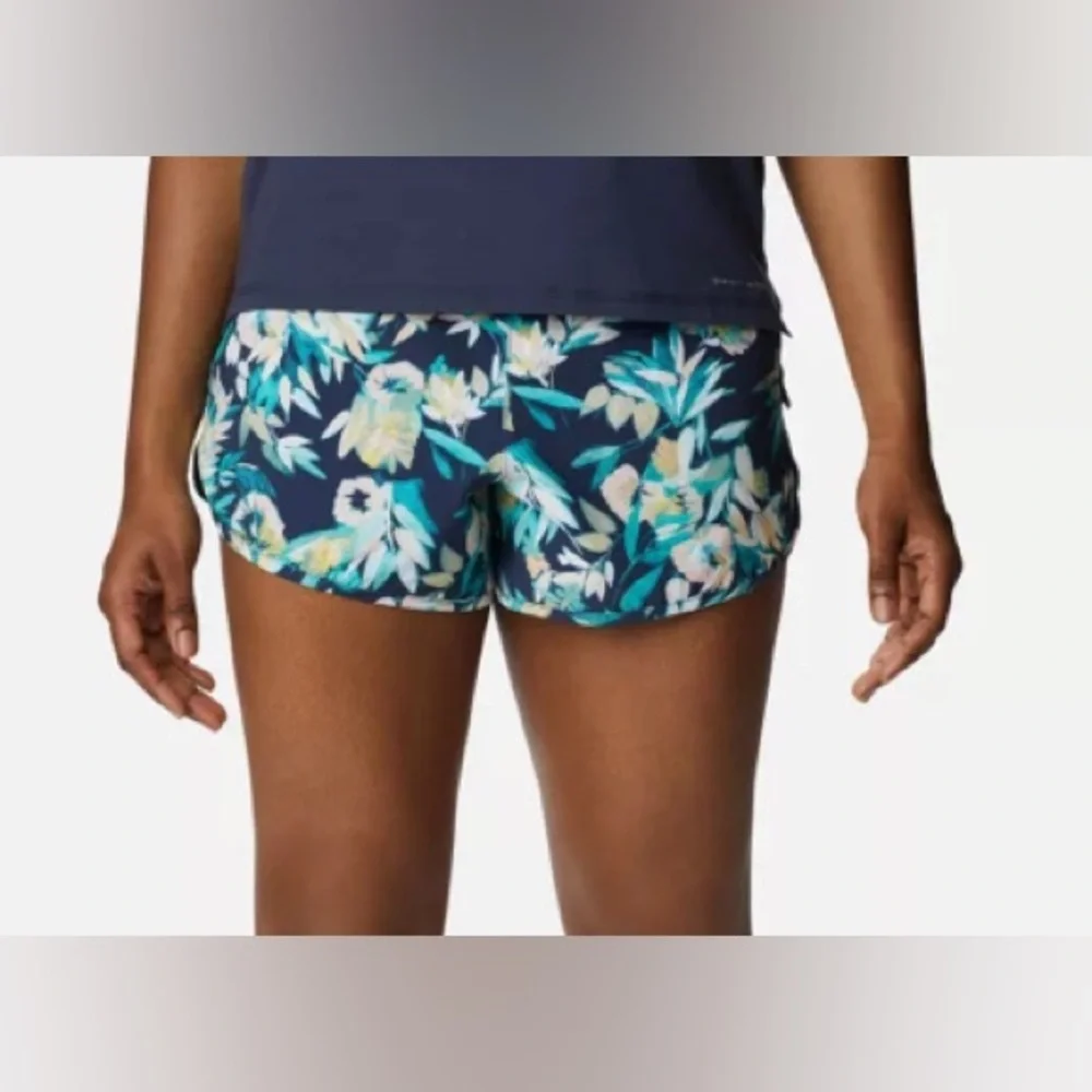 NEW Columbia Bogata Bay‎ Shorts. Large